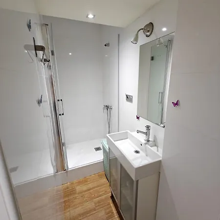 - Estudio Apartment